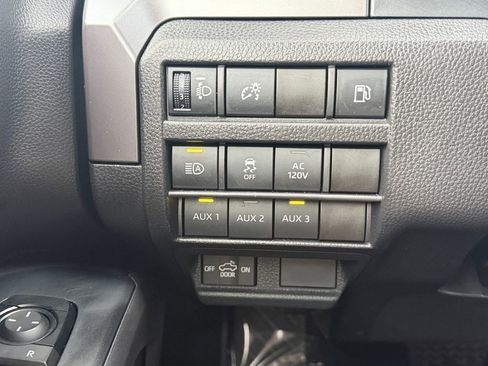 Used 2025 Toyota Tacoma TRD Off-Road image 17