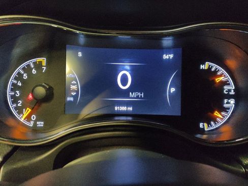 Used 2019 Jeep Grand Cherokee Altitude image 23