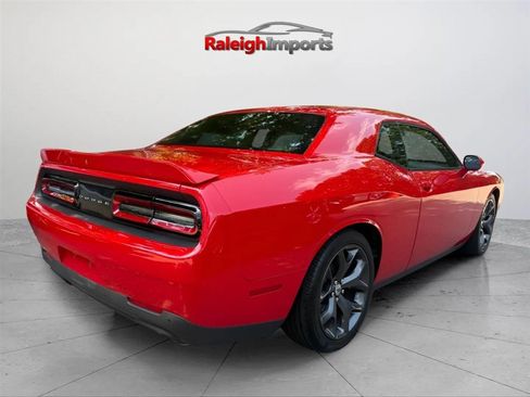 Used 2019 Dodge Challenger R/T RWD image 4
