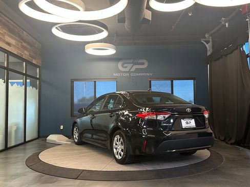 Used 2020 Toyota Corolla LE FWD image 5