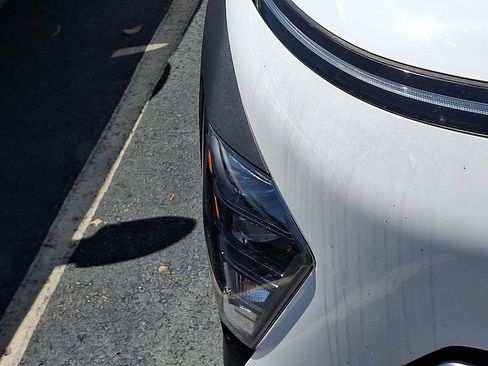 Used 2025 Hyundai Kona SEL FWD image 2