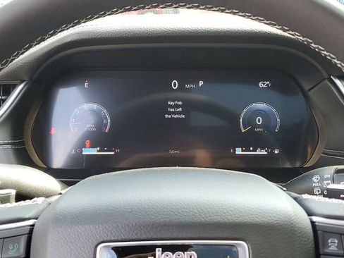 New 2025 Jeep Grand Cherokee Limited w/ Black Appearance Package image 9