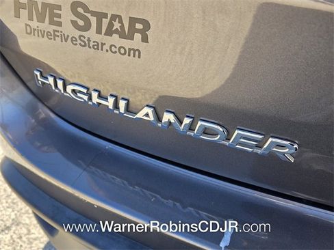 Used 2019 Toyota Highlander XLE image 11