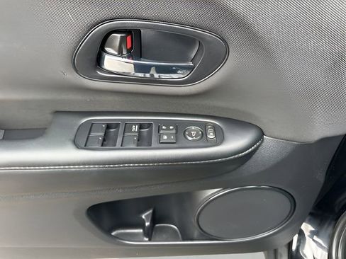 Used 2020 Honda HR-V LX image 14