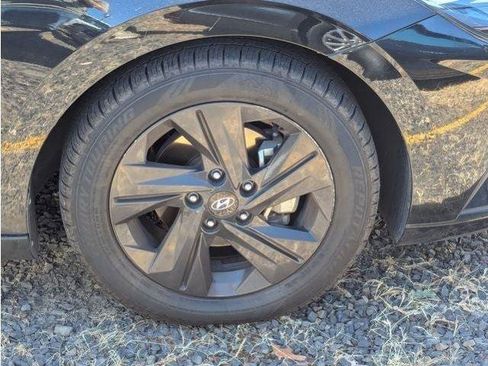 Used 2021 Hyundai Elantra SEL FWD image 19
