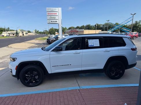 Used 2023 Jeep Grand Cherokee L Laredo AWD/4WD image 33