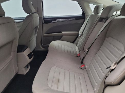Used 2019 Ford Fusion SE FWD image 18