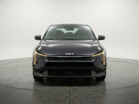 Used 2025 Kia K4 LXS image 2