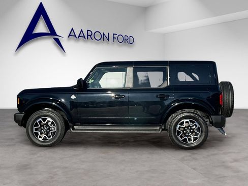 Used 2025 Ford Bronco Outer Banks image 2