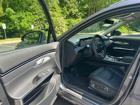 Used 2026 Genesis GV70 2.5T AWD/4WD image 5
