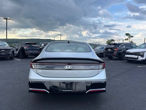 Used 2024 Hyundai Sonata Limited FWD image 4
