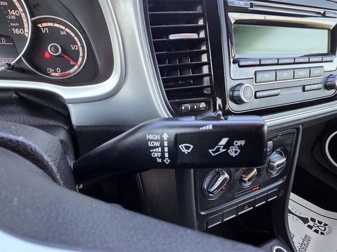 Used 2014 Volkswagen Beetle 2.5 image 22