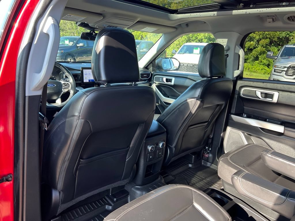 Used 2021 Ford Explorer XLT w/ Equipment Group 202A AWD/4WD image 26