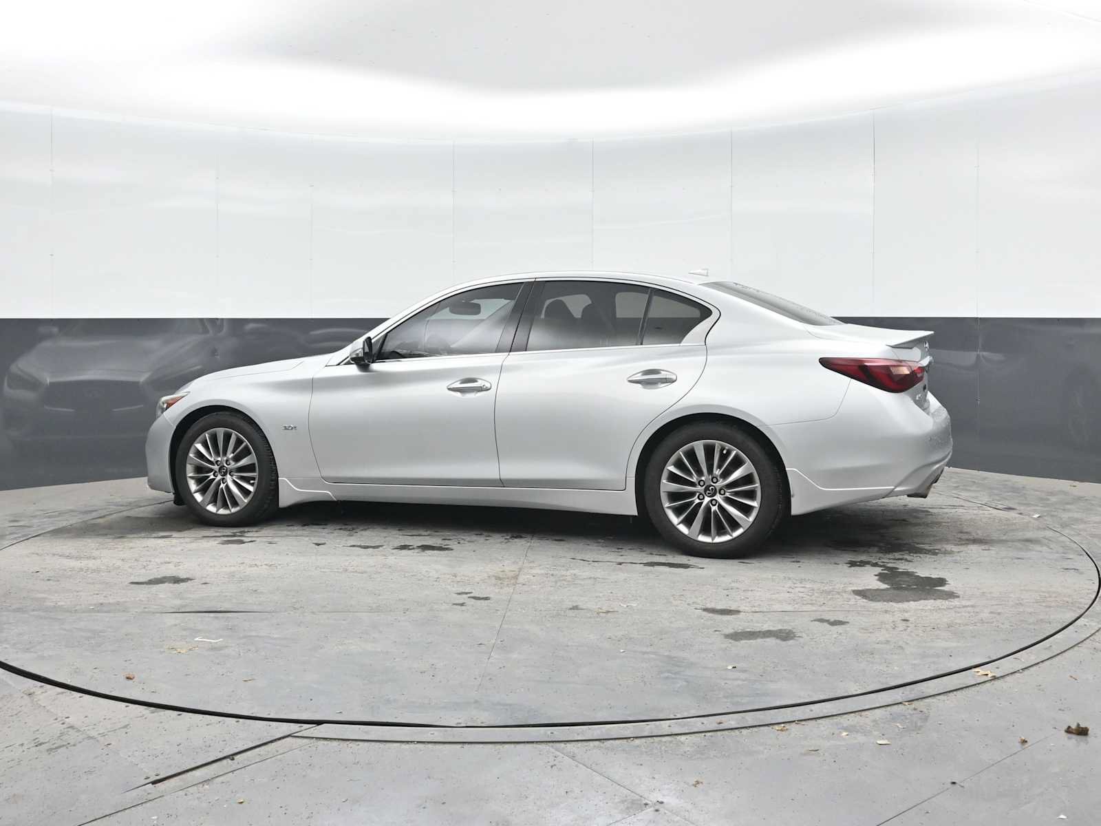 Used 2020 INFINITI Q50 Luxe w/ Essential Package (3.0T Luxe) AWD/4WD image 3