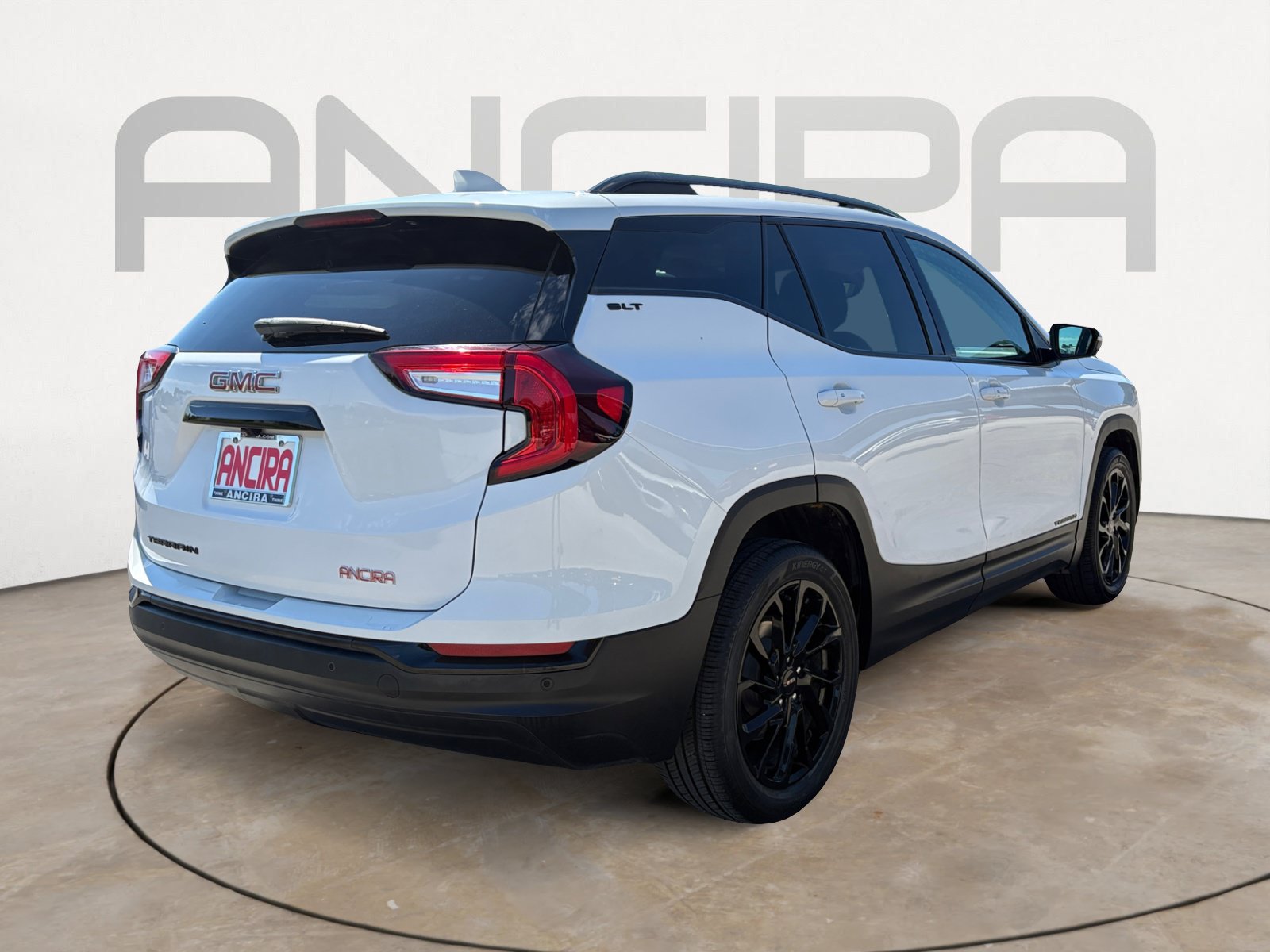 Used 2024 GMC Terrain SLT w/ Tech Package FWD image 11