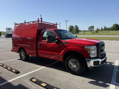 Used 2016 Ford F250 XL w/ Power Equipment Group RWD image 4