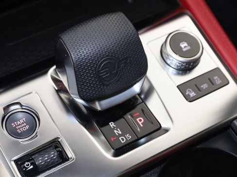 Used 2024 Jaguar F-PACE SVR image 7