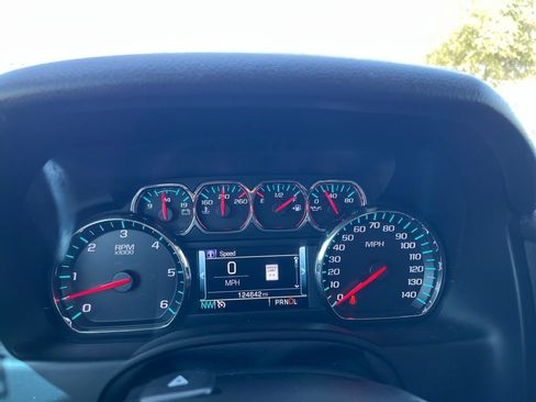 Used 2018 Chevrolet Suburban LT w/ LT Signature Package AWD/4WD image 19