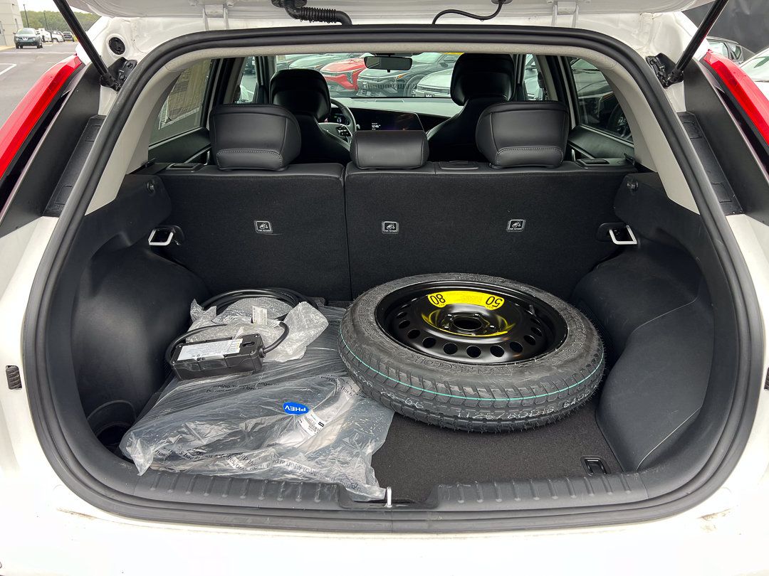 Used 2024 Kia Niro EX w/ EX Cold Weather Package FWD image 8