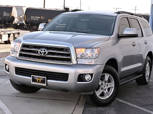 Used 2011 Toyota Sequoia SR5 image 3