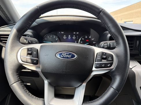 Used 2023 Ford Explorer XLT AWD/4WD image 14