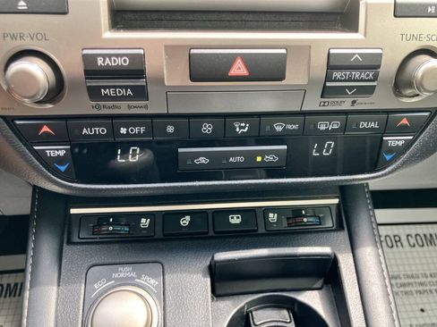 Used 2016 Lexus ES 300h w/ Luxury Package w/Wood Trim FWD image 19