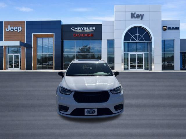 Used 2025 Chrysler Pacifica Limited FWD image 8