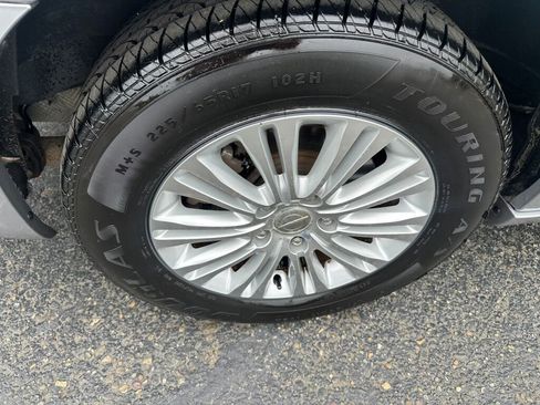 Used 2016 Chrysler Town & Country Limited FWD image 7