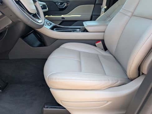 Used 2023 Lincoln Aviator 2WD image 14