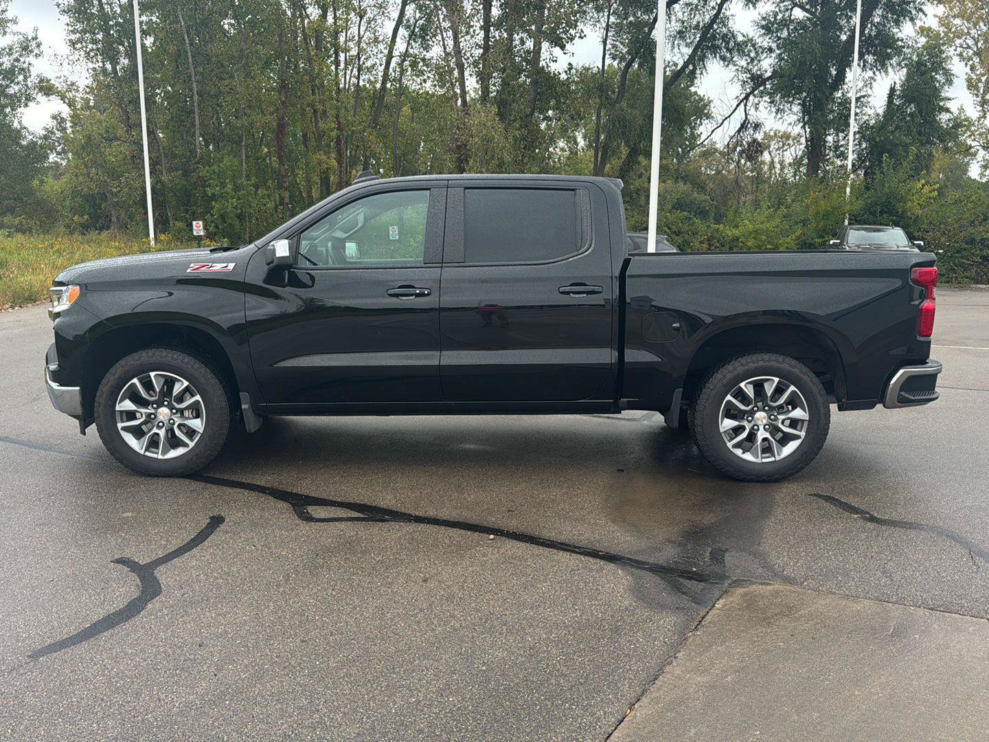 Used 2026 Chevrolet Silverado 1500 LT w/ Z71 Off-Road Package AWD/4WD image 2