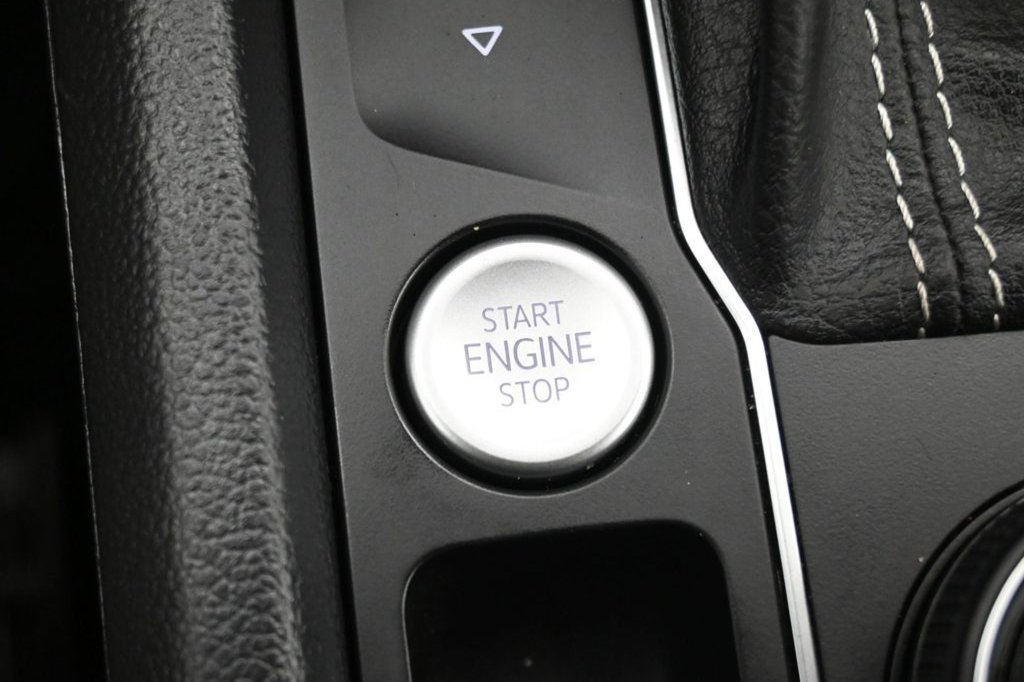 Used 2023 Volkswagen Atlas SEL AWD/4WD image 40