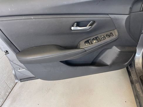 Used 2025 Nissan Sentra SV FWD image 9