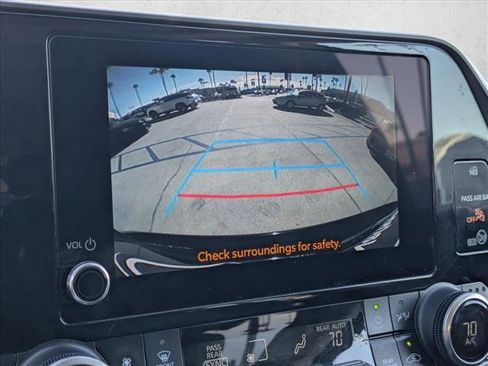 Used 2024 Toyota Highlander XLE image 14