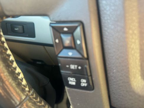 Used 2011 Ford F150 Lariat w/ Lariat Chrome Pkg image 16