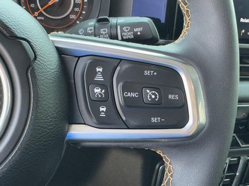 Used 2024 Jeep Wrangler Unlimited Sahara AWD/4WD image 19