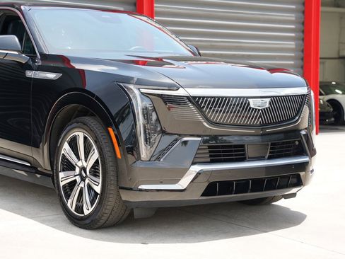 Used 2025 Cadillac Escalade IQ Luxury 2 w/ LPO, Premium Carpet Package AWD/4WD image 7