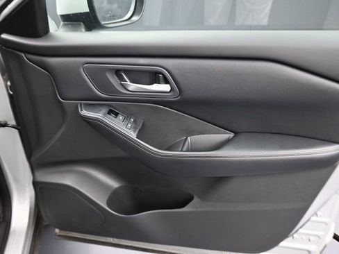 Used 2025 Nissan Rogue SV FWD image 28