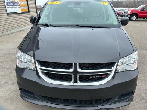 Used 2019 Dodge Grand Caravan SE w/ UConnect Hands-Free Group image 2