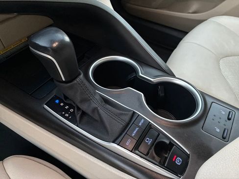 Used 2021 Toyota Camry XLE image 24