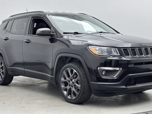 Used 2021 Jeep Compass Latitude w/ Driver Assistance Group FWD image 3