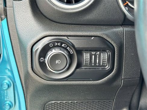 Used 2019 Jeep Wrangler Unlimited Sahara image 33