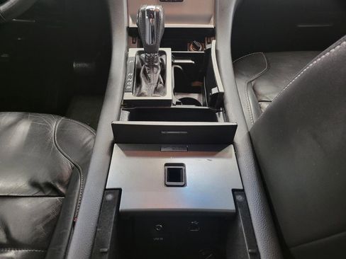 Used 2014 Ford Taurus SEL image 16
