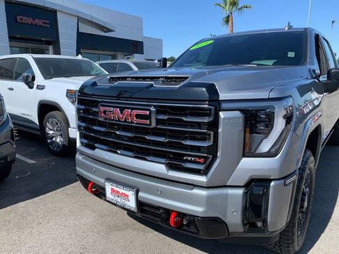 Used 2025 GMC Sierra 2500 AT4 w/ AT4 Premium Plus Package AWD/4WD image 3