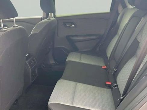 Used 2023 Nissan Rogue SV image 9