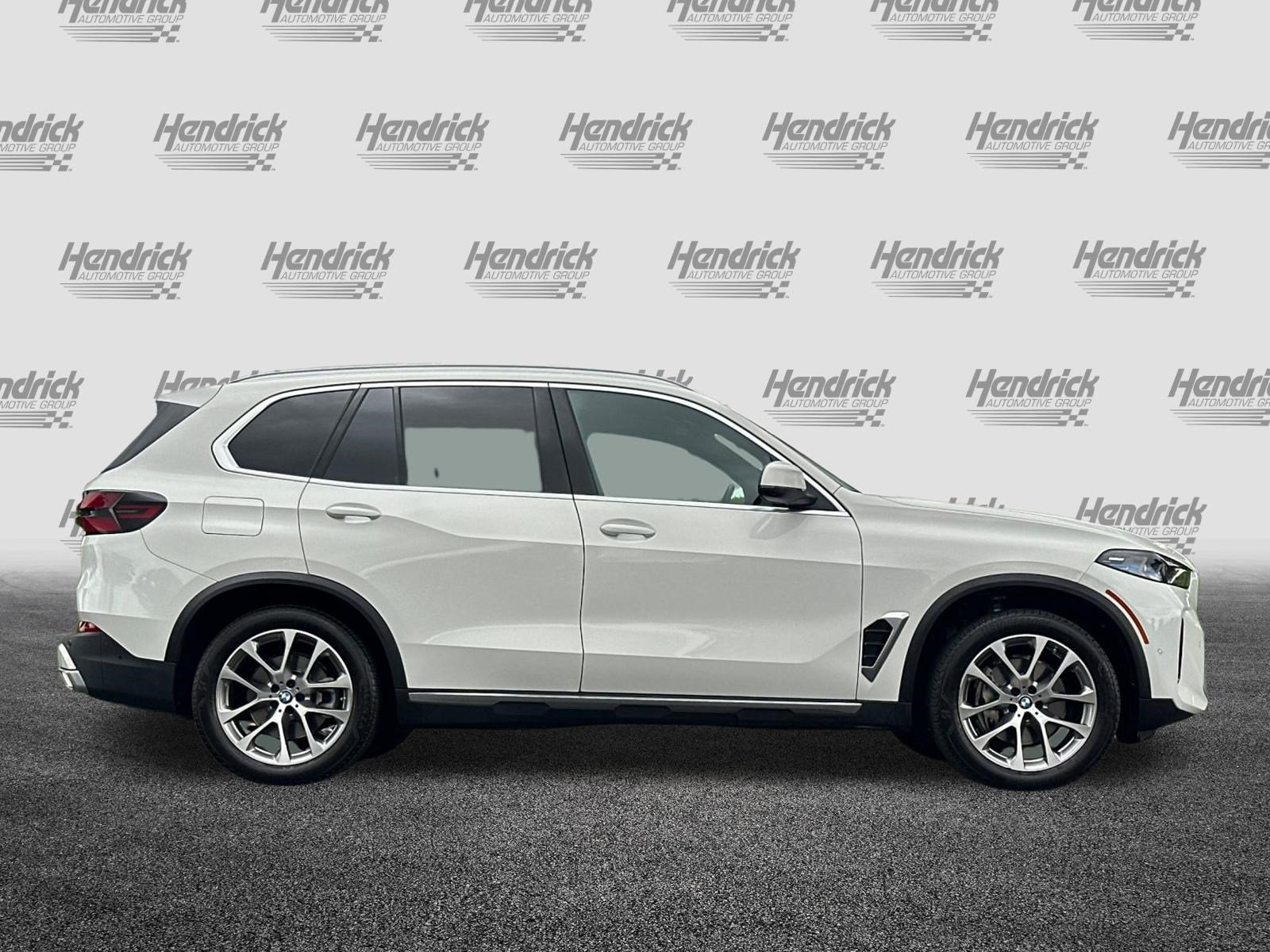 Certified 2024 BMW X5 xDrive40i w/ Premium Package AWD/4WD image 3