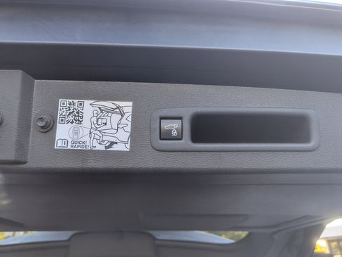 Used 2021 Toyota Sienna XLE image 43