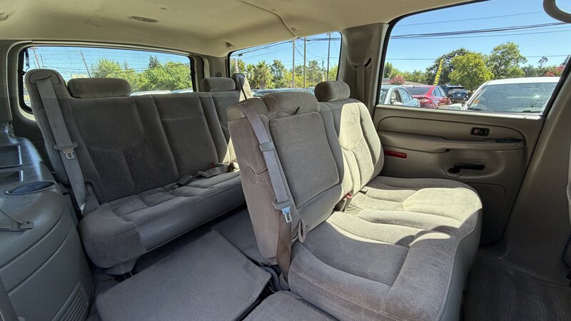 Used 2004 Chevrolet Suburban LS w/ Preferred Equipment Group AWD/4WD image 22