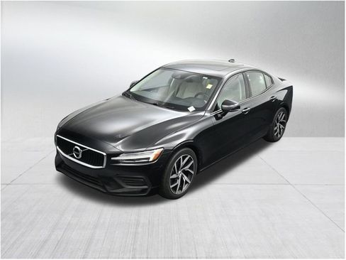 Used 2019 Volvo S60 T5 Momentum w/ Premium Package FWD image 15