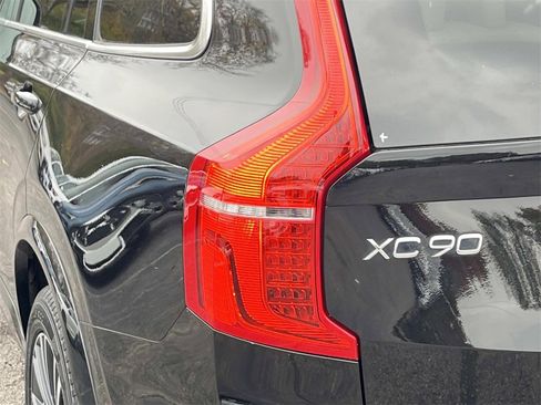 Used 2022 Volvo XC90 T6 Momentum w/ Climate Package image 10