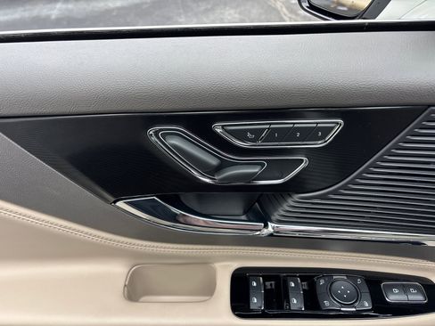 Certified 2022 Lincoln Corsair FWD image 12